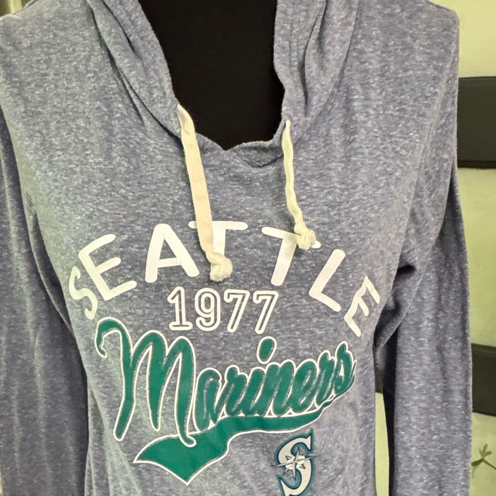 Nice women’s L Seattle Mariners Hoodie